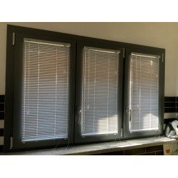 Jaluzele venețiene personalizate din aluminiu de 15 mm – Lumină și intimitate