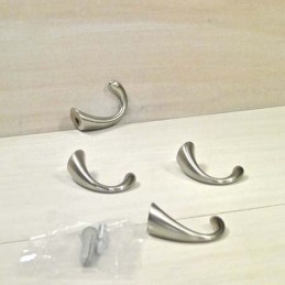 50 mm-es függönyrögzítő akasztó arany, bronz és szatén króm színben - elegancia és funkcionalitás